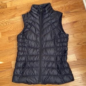 Athleta Black Puffer Vest M